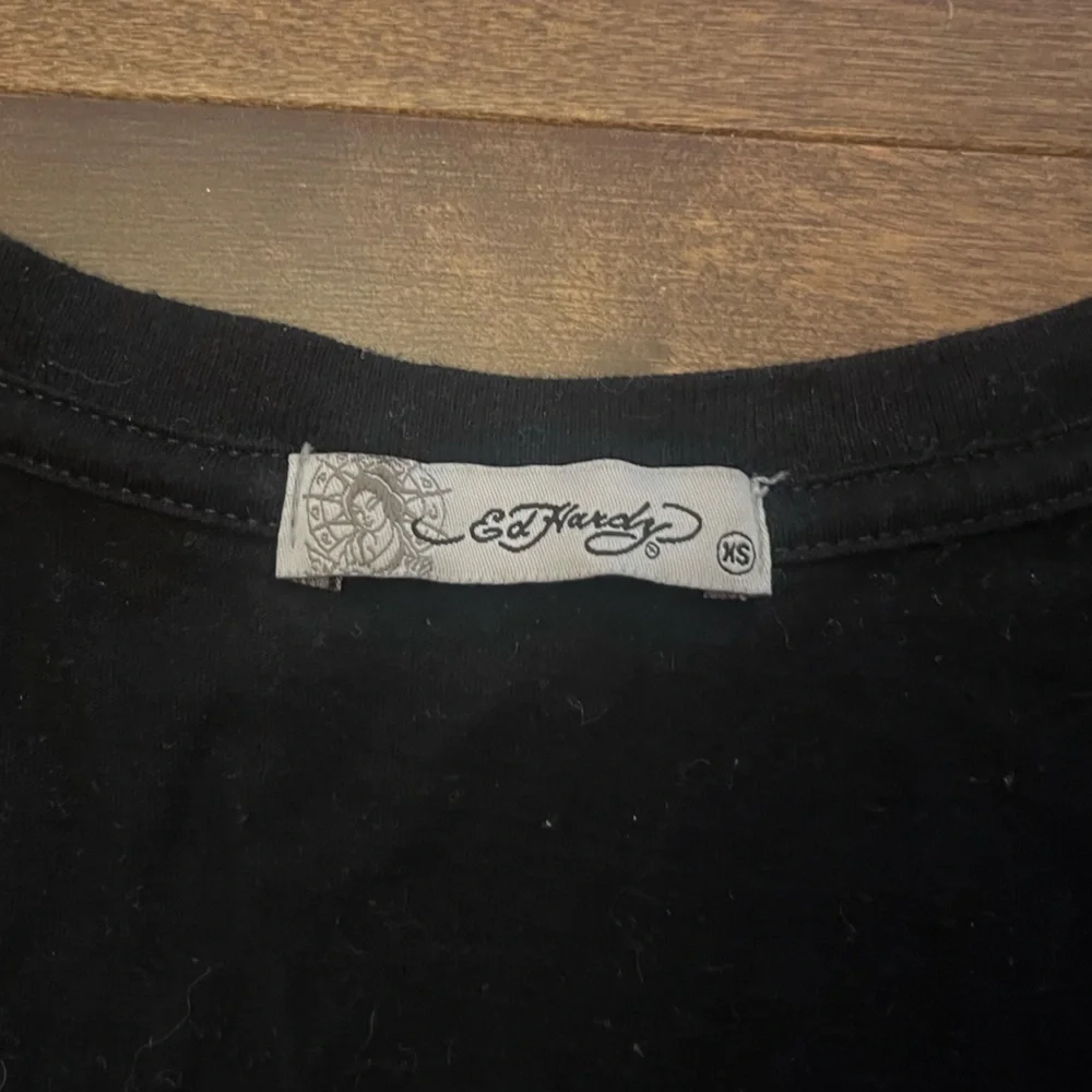 Vintage y2k Ed Hardy rhinestone graphic tshirt - Picture 4 of 6